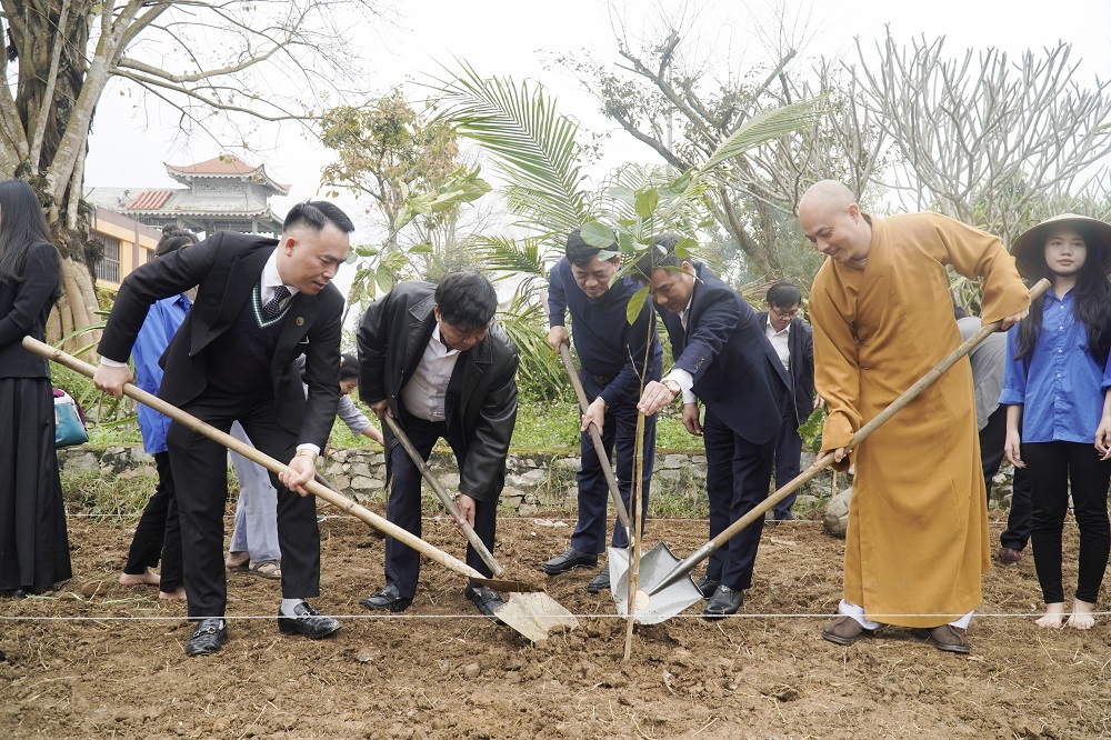 Trồng một cây xanh, gieo thêm mầm sống