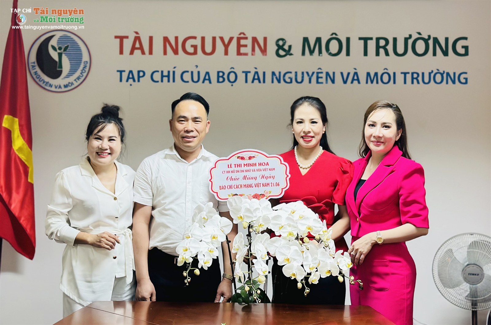 Nhiều đơn vị chúc mừng Tạp chí Tài nguyên và Môi trường nhân Ngày Báo chí cách mạng Việt Nam.