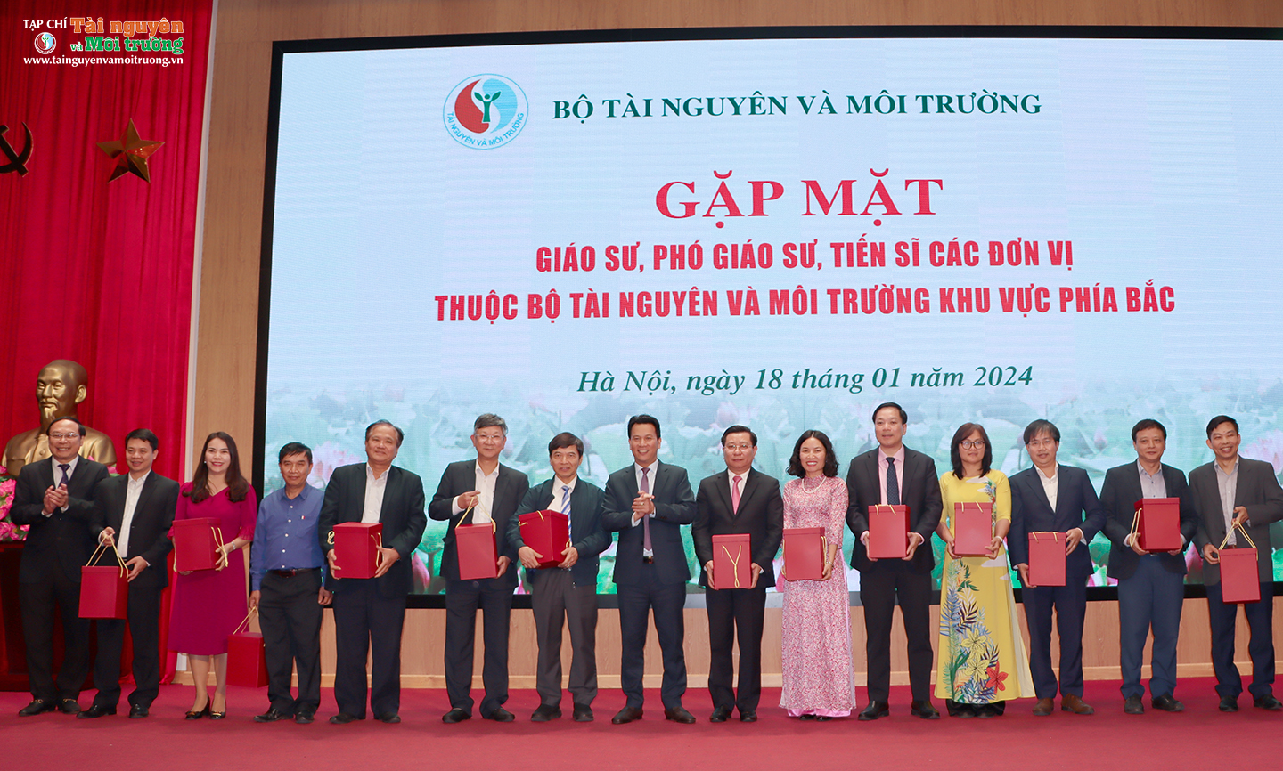 Gặp mặt Giáo sư, Phó Giáo sư, Tiến sĩ các đơn vị thuộc Bộ Tài nguyên và Môi trường khu vực phía Bắc