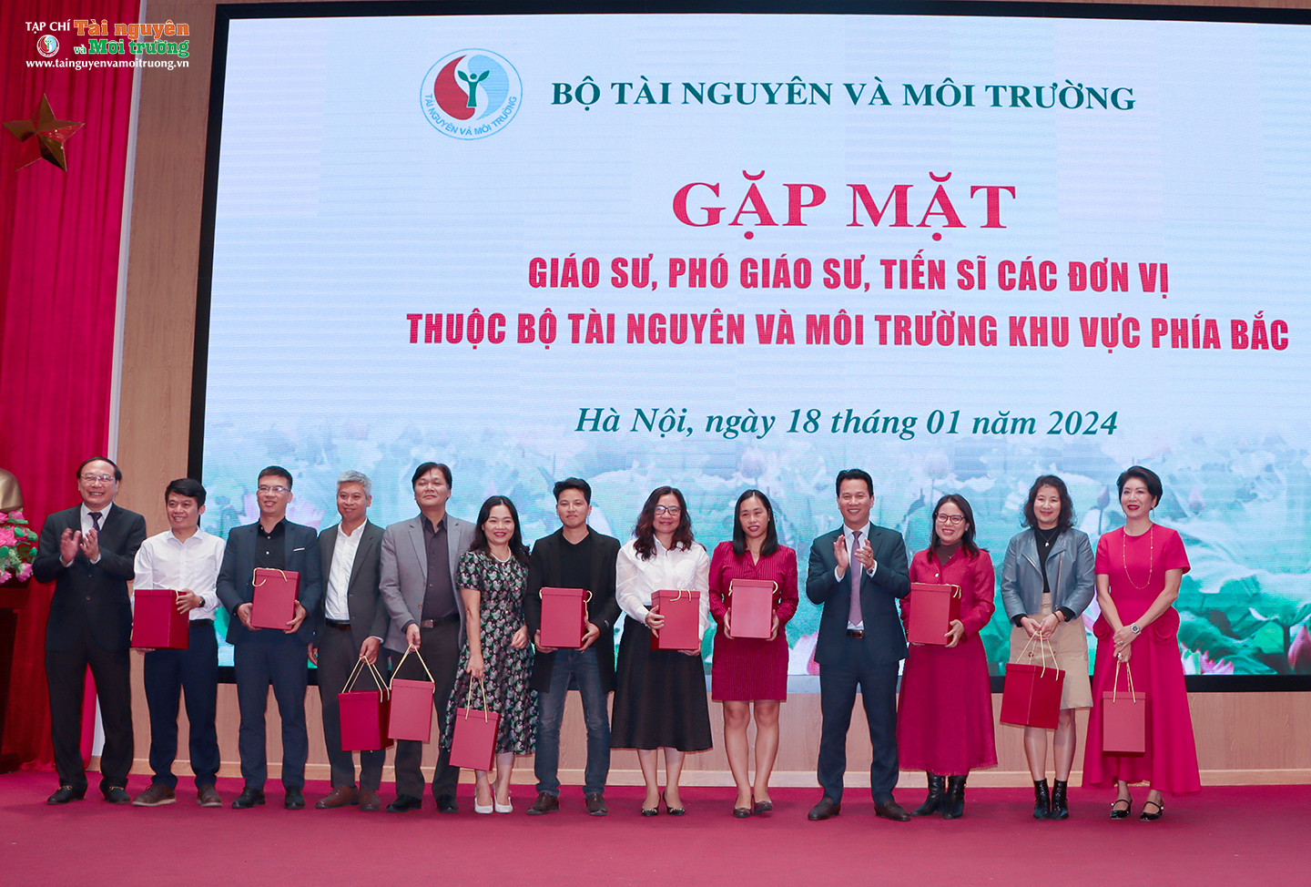 Gặp mặt Giáo sư, Phó Giáo sư, Tiến sĩ các đơn vị thuộc Bộ Tài nguyên và Môi trường khu vực phía Bắc