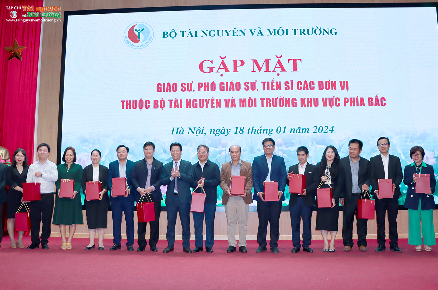 Gặp mặt Giáo sư, Phó Giáo sư, Tiến sĩ các đơn vị thuộc Bộ Tài nguyên và Môi trường khu vực phía Bắc