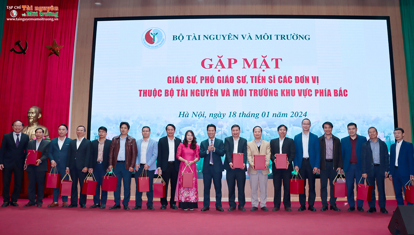 Gặp mặt Giáo sư, Phó Giáo sư, Tiến sĩ các đơn vị thuộc Bộ Tài nguyên và Môi trường khu vực phía Bắc