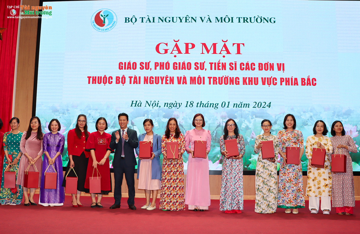 Gặp mặt Giáo sư, Phó Giáo sư, Tiến sĩ các đơn vị thuộc Bộ Tài nguyên và Môi trường khu vực phía Bắc