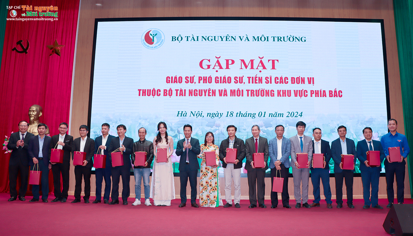 Gặp mặt Giáo sư, Phó Giáo sư, Tiến sĩ các đơn vị thuộc Bộ Tài nguyên và Môi trường khu vực phía Bắc