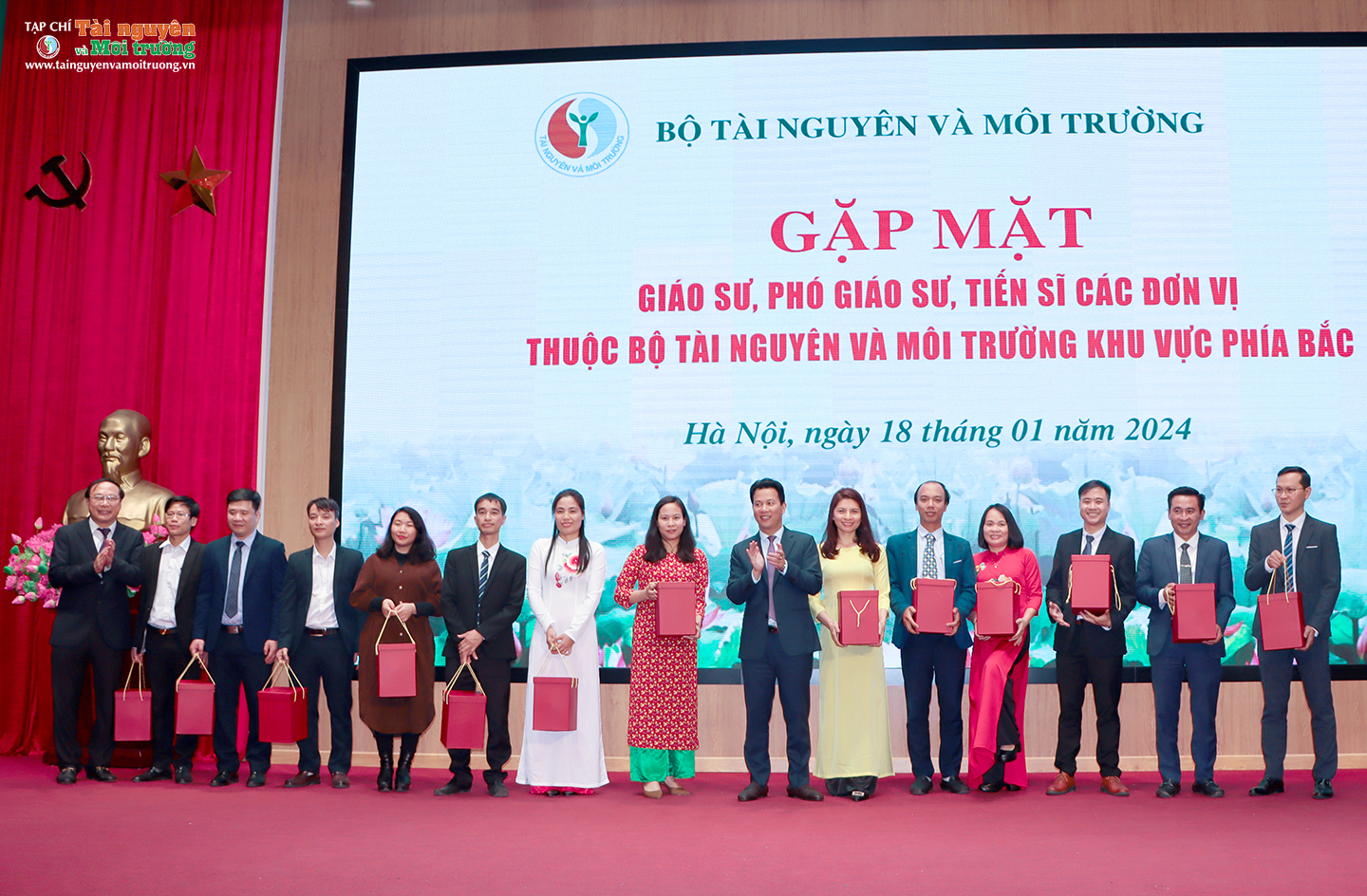 Gặp mặt Giáo sư, Phó Giáo sư, Tiến sĩ các đơn vị thuộc Bộ Tài nguyên và Môi trường khu vực phía Bắc