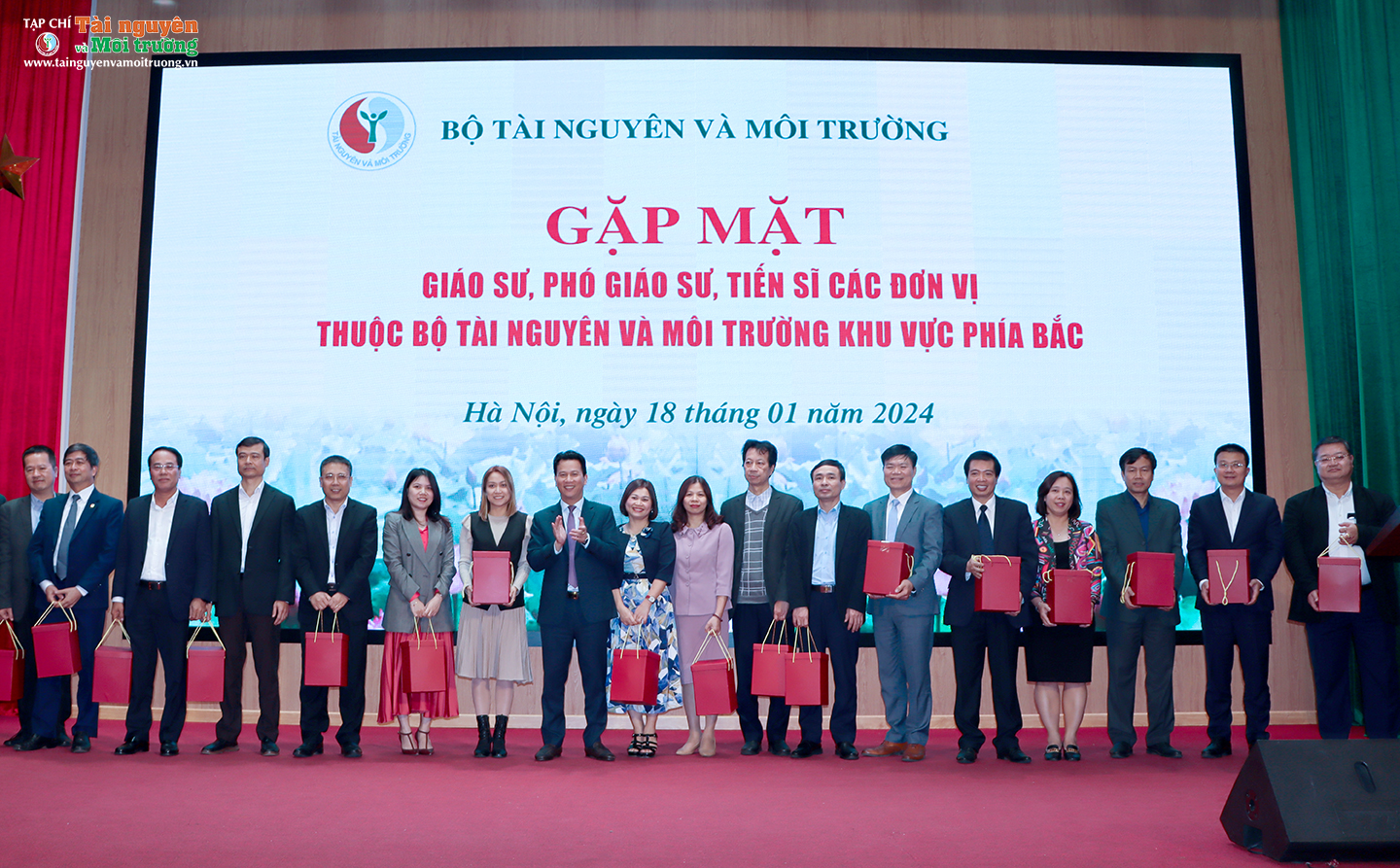 Gặp mặt Giáo sư, Phó Giáo sư, Tiến sĩ các đơn vị thuộc Bộ Tài nguyên và Môi trường khu vực phía Bắc