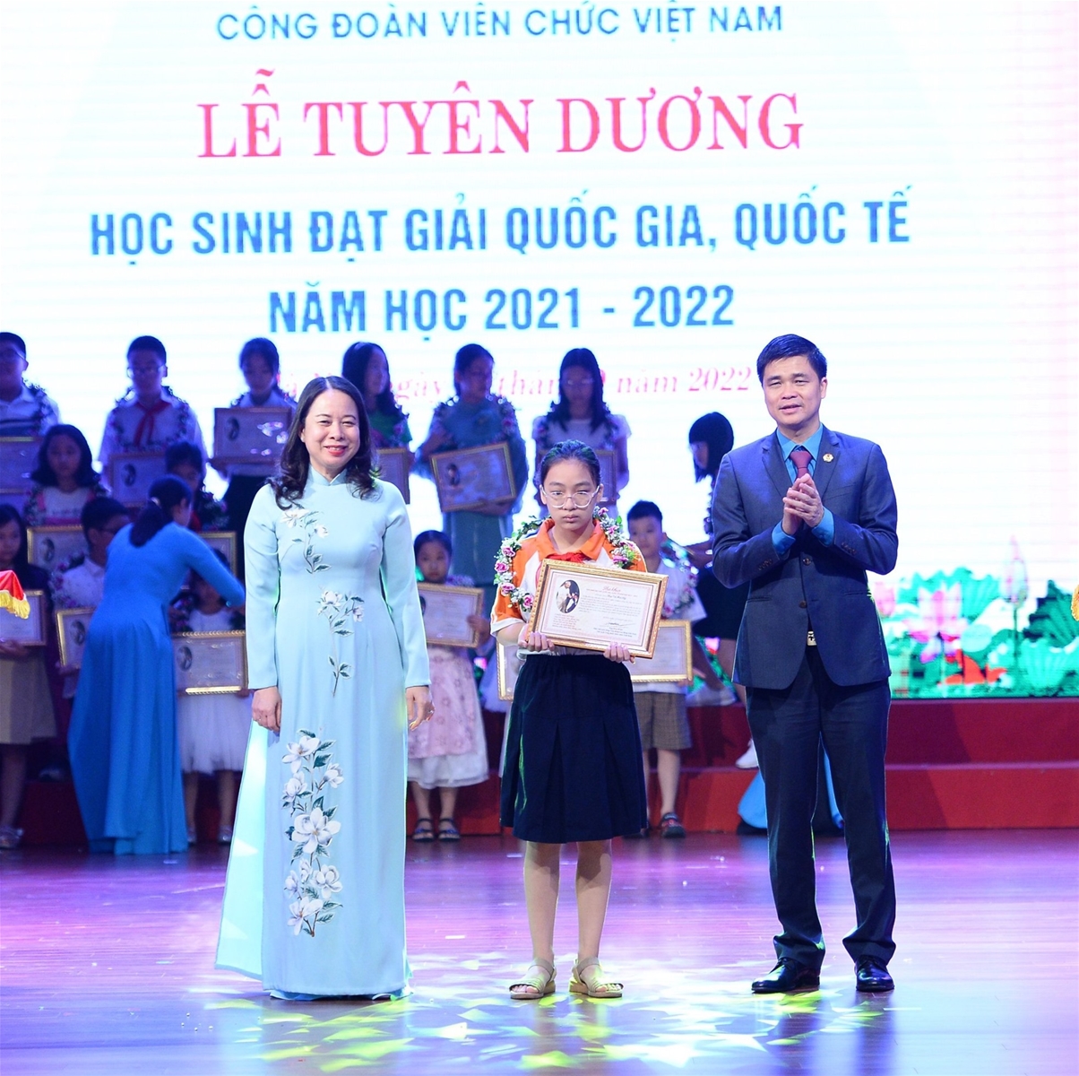 Tuyên dương hơn 500 học sinh đạt giải quốc gia, quốc tế năm học 2021 - 2022