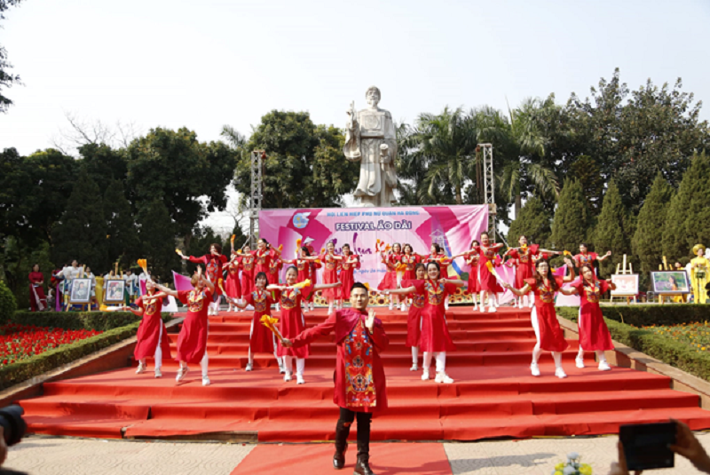 Hà Đông: Đặc sắc ấn tượng Festival Áo dài “ Quê lụa xưa và nay”