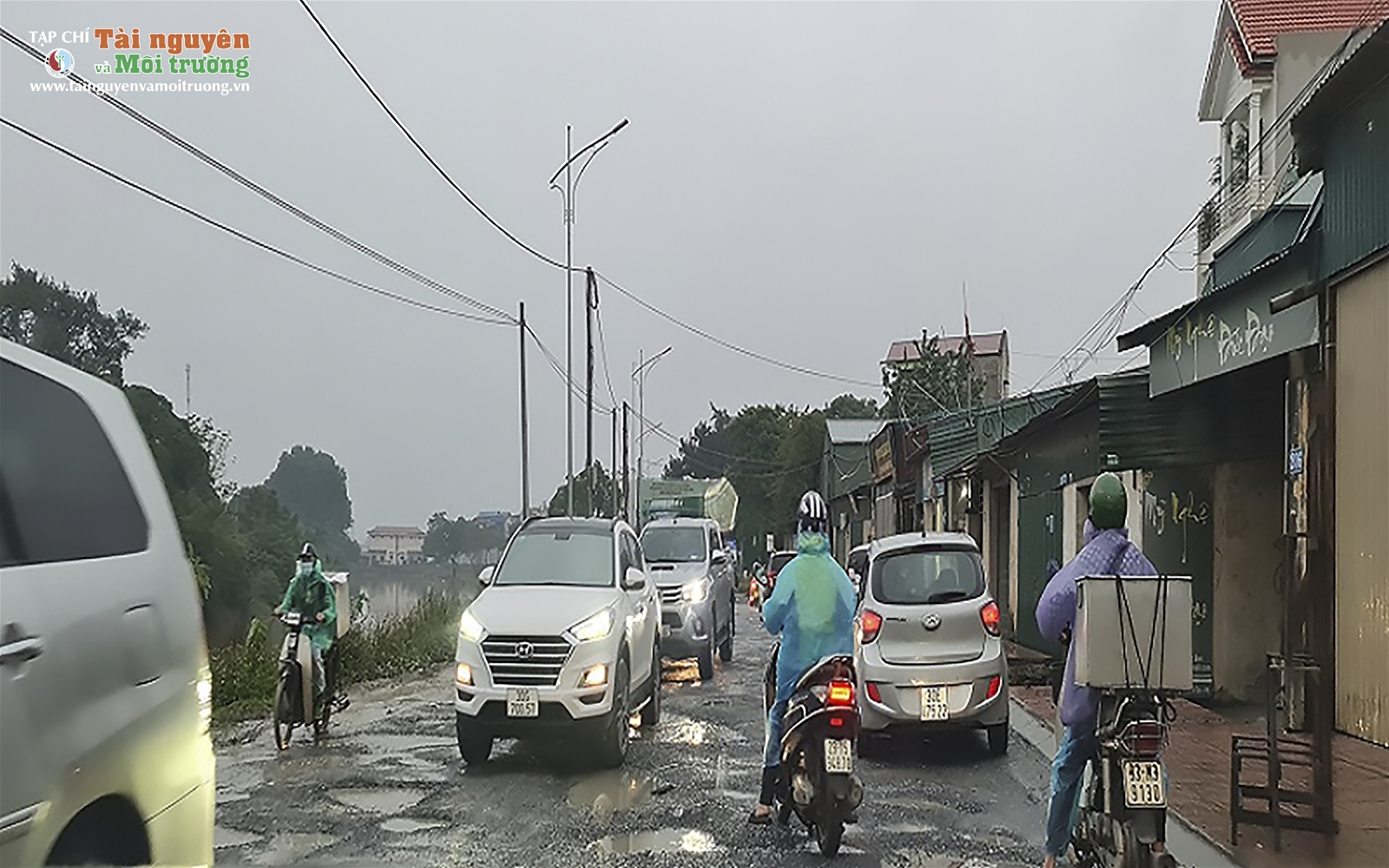 Hà Nội: Đoạn đường dài gần 2km có tới gần trăm 