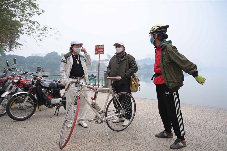 Hà Nội: Người dân Thủ đô xuống phố, sống lạc quan giữa mùa dịch