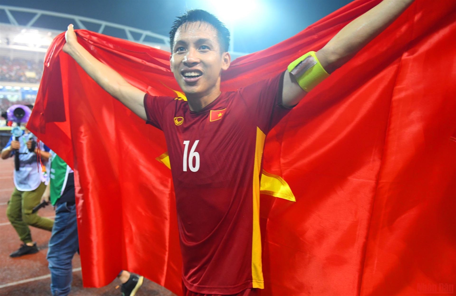 Khoảnh khắc tuyệt vời tại lễ trao Huy chương Vàng bóng đá nam SEA Games 31