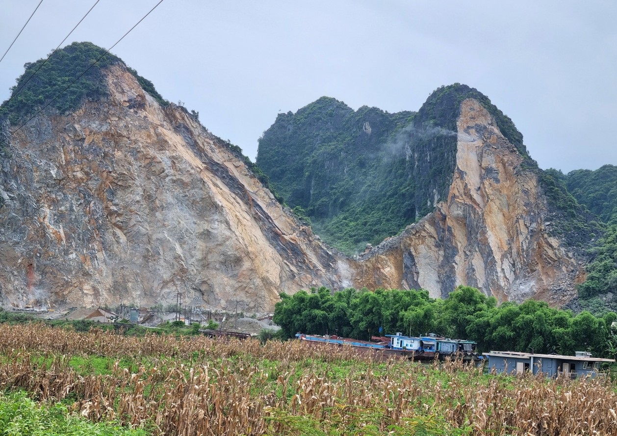 Vụ Ninh Bình: Hơn chục hộ dân bất an sống cạnh mỏ đá của Công ty cổ phần Nam Anh Tú chính quyền huyện Nho Quan vào cuộc kiểm tra