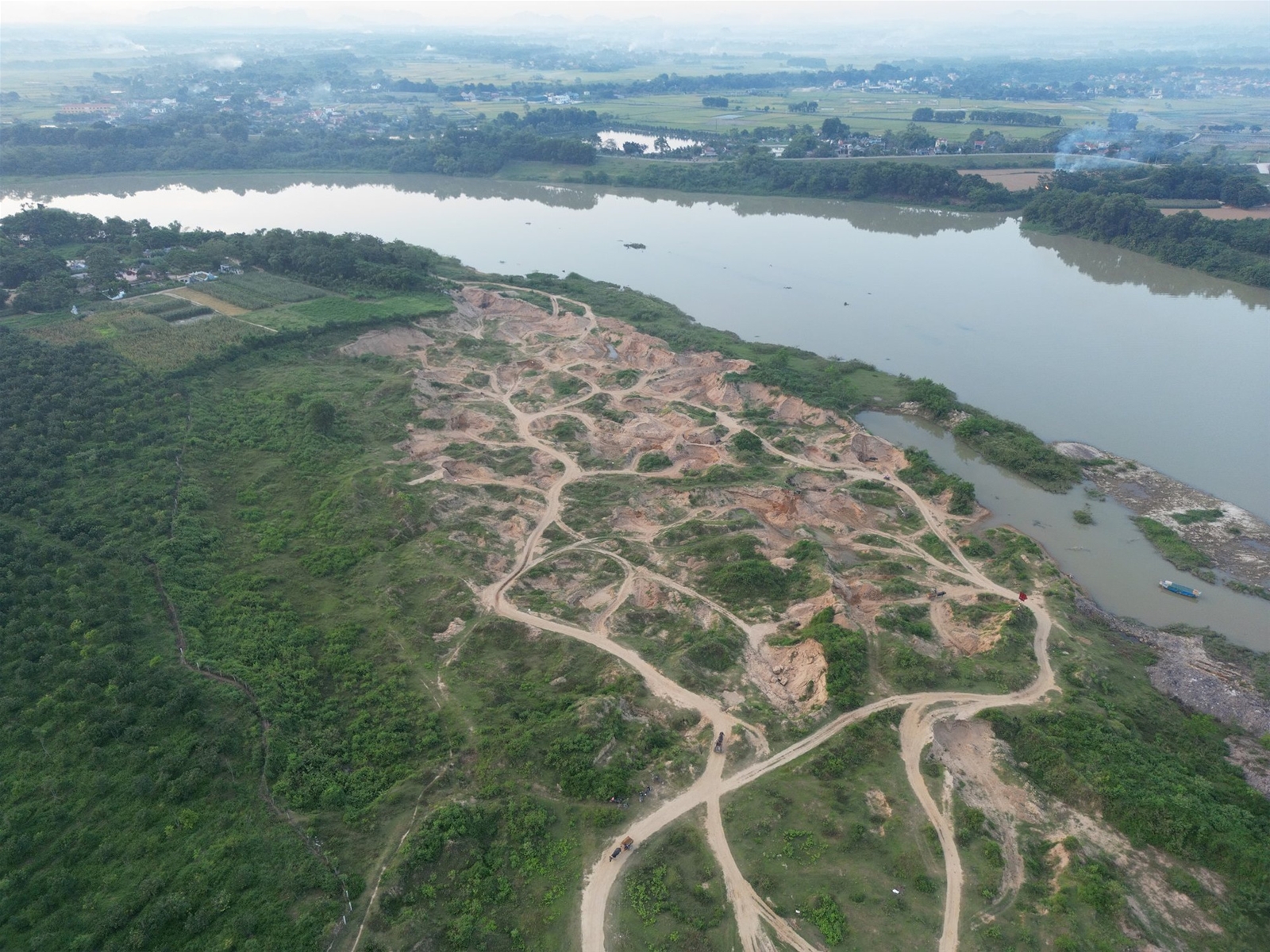 Thọ Xuân (Thanh Hóa): Bờ sông Chu tan hoang do khai thác cát trái phép