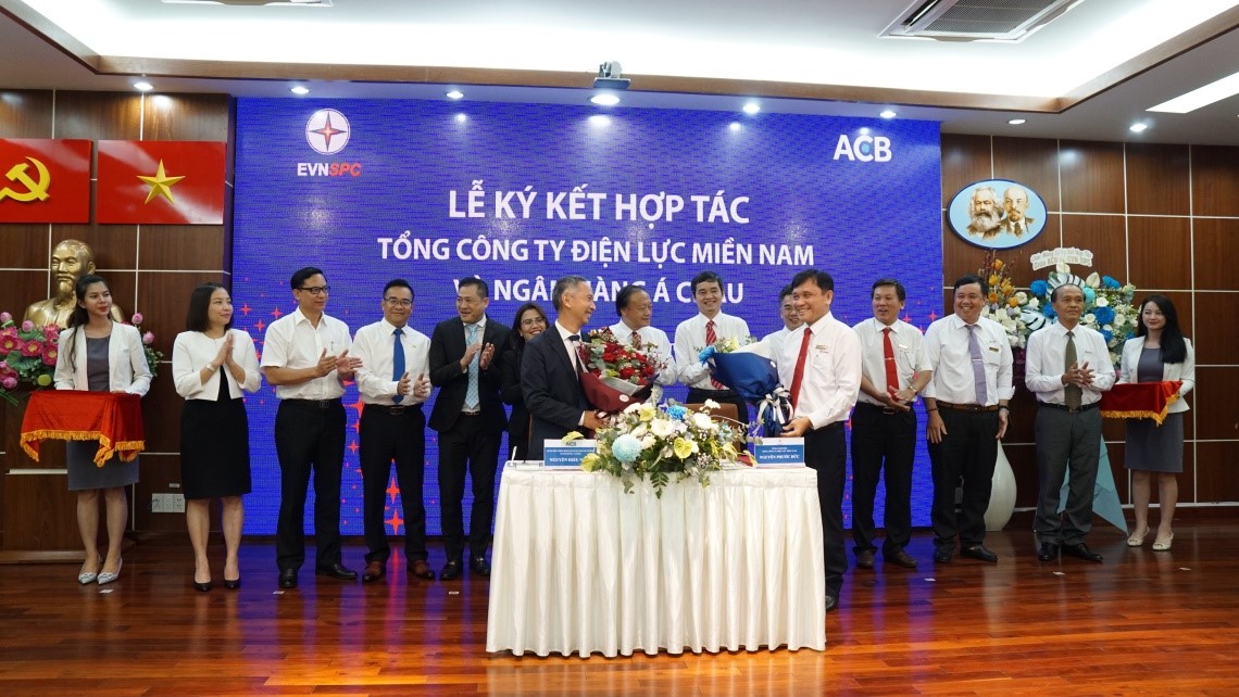 Đa dạng kênh thanh toán, nâng cao dịch vụ chăm sóc khách hàng dùng điện