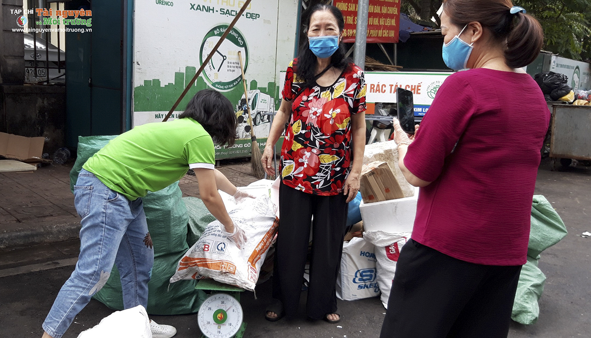 Nâng cao ý thức bảo vệ môi trường, phân loại rác thải tại nguồn bằng việc tặng quà