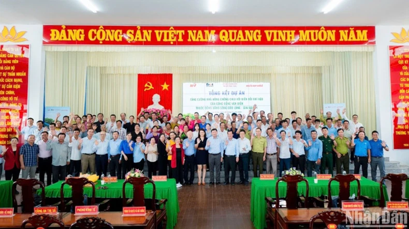 Tăng cường khả năng chống chịu với biến đổi khí hậu của cộng đồng ven biển đồng bằng sông Cửu Long