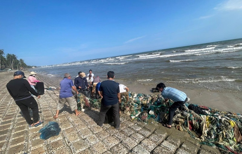 Bình Thuận: Làm sạch rác thải đại dương