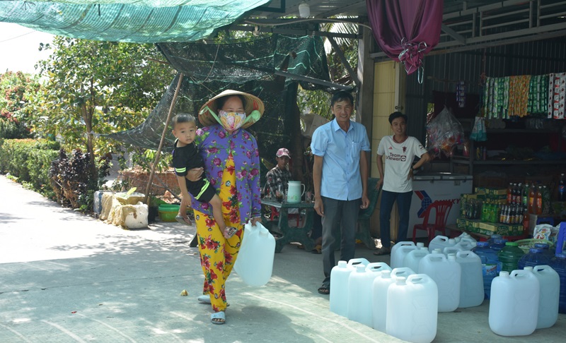 Hạn mặn vẫn khốc liệt