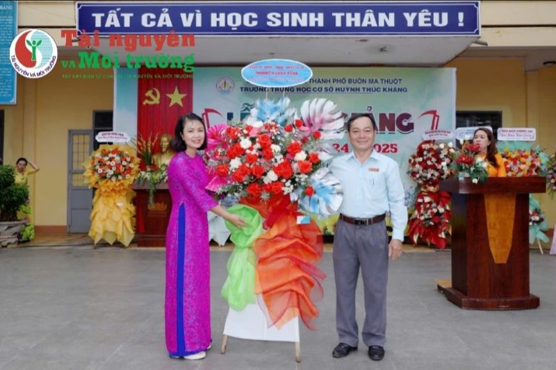 Trường Trung học cơ sở Huỳnh Thúc Kháng, TP. Buôn Ma Thuột vui mừng đón chào Lễ Khai giảng