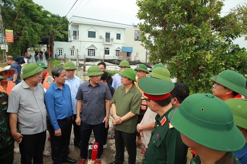 Phó Thủ tướng Trần Hồng Hà kiểm tra công tác khắc phục hậu quả sau bão số 3 tại tỉnh Nam Định