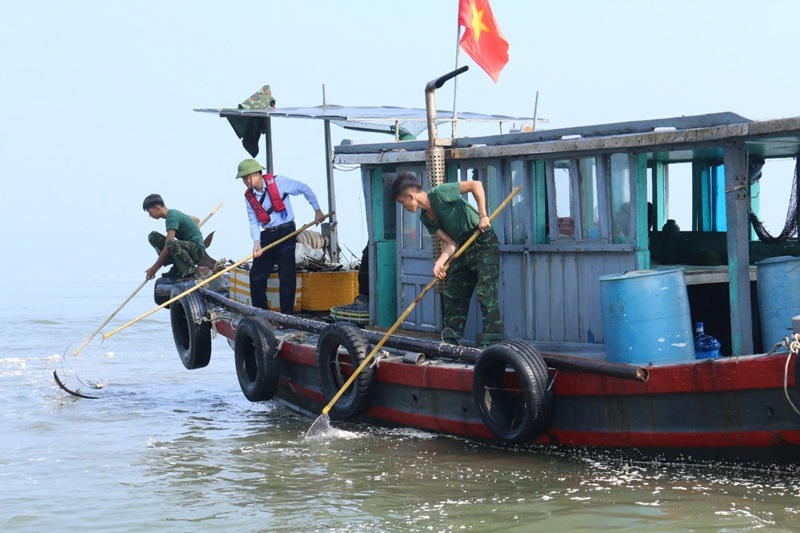 Mở đợt cao điểm “3 ngày làm sạch vịnh Hạ Long”