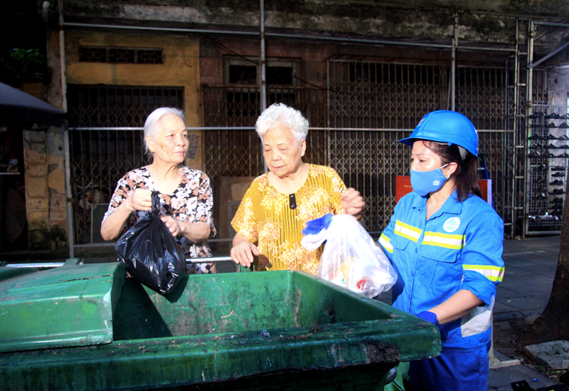 Hà Nội: Quận Hoàn Kiếm triển khai phân loại rác tại nguồn