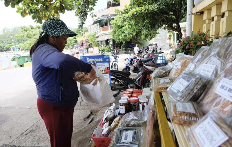 'Hòn ngọc thô' với hình mẫu 'nói không với rác thải nhựa'