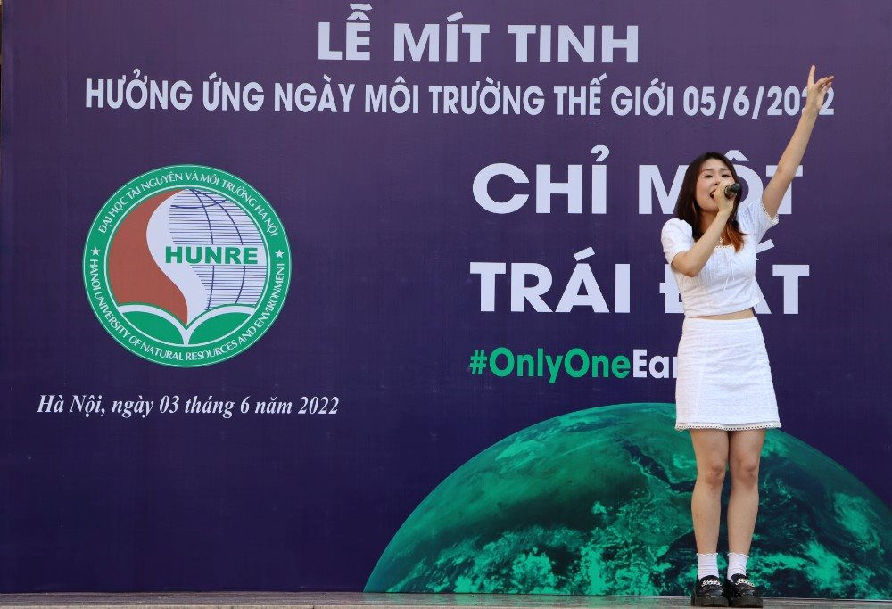 Đại học TN&MT Hà Nội mít tinh hưởng ứng Ngày Môi trường thế giới