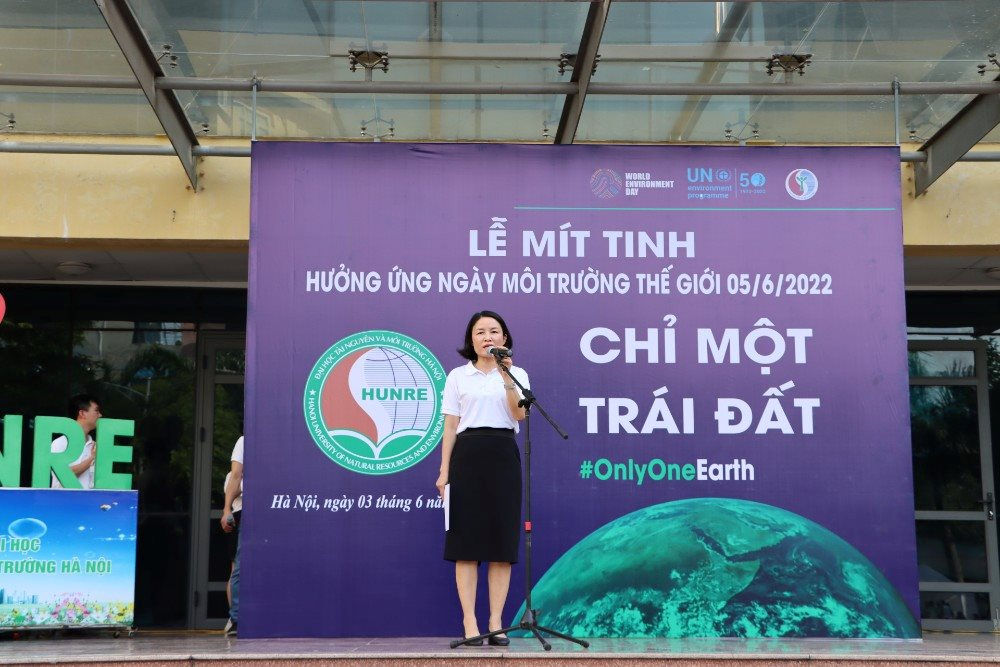 Đại học TN&MT Hà Nội mít tinh hưởng ứng Ngày Môi trường thế giới