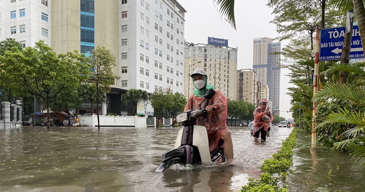 Đường Hà Nội thành sông và công trình chống ngập 10 năm không về đích