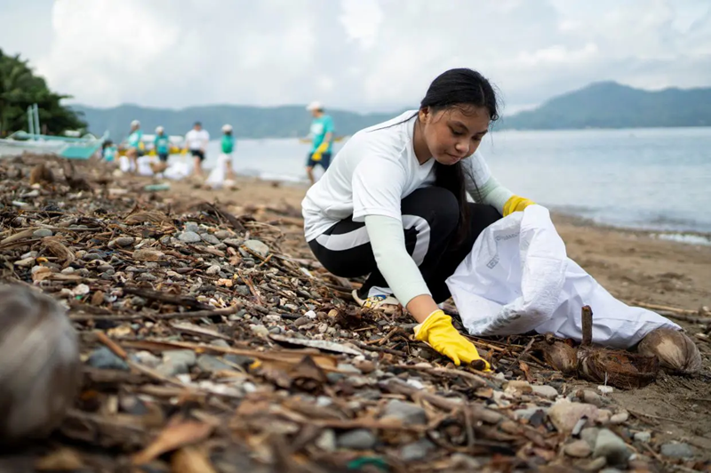 Philippines: Đổi rác lấy gạo để làm sạch bãi biển