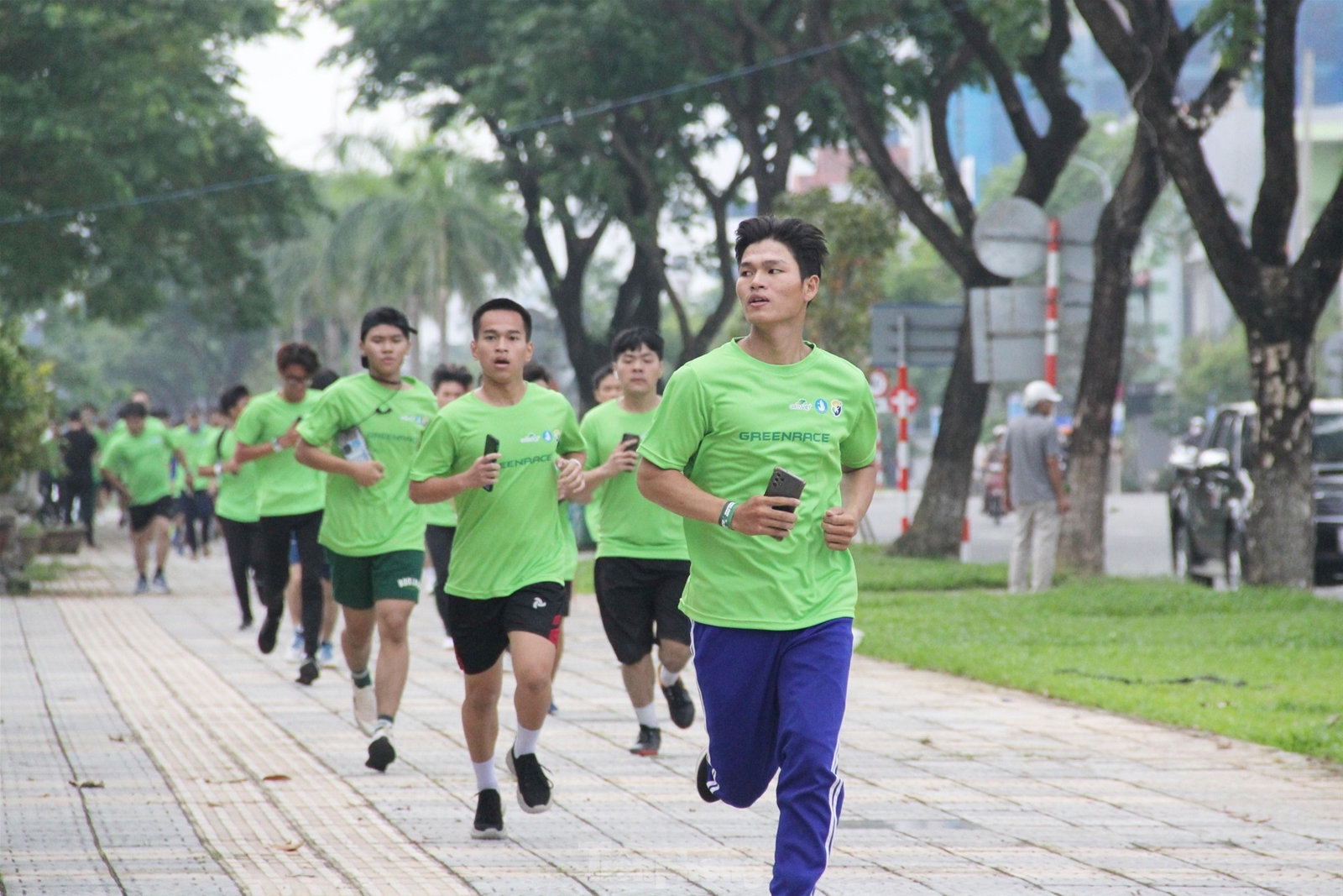 Hàng trăm bạn trẻ Đà Nẵng chạy để 'giữ nhà cho Voọc'