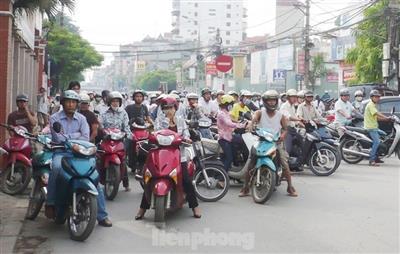 Hà Nội cấm xe máy cũ, ô tô, xe buýt chạy dầu trong vùng phát thải thấp