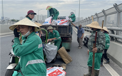 Hà Nội: Ra quân dọn vệ sinh, thoát nước trên đường Vành đai 2