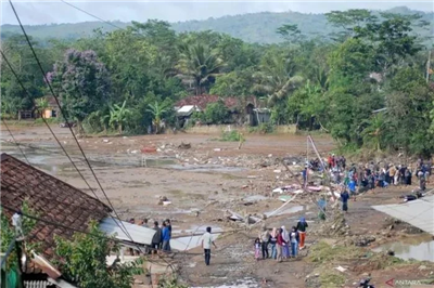 Indonesia: Lũ quét, lở đất ở Tây Java khiến 5 người chết, 7 người mất tích