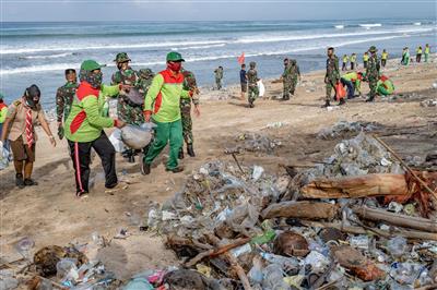 'Sốc nặng' nhìn Bali ngập rác và nước cống, bốc mùi hôi thối