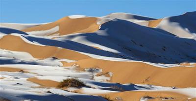 Tuyết phủ trắng vùng sa mạc nóng nhất Trái Đất Sahara