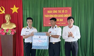 Đoàn Công tác Bộ Tài nguyên và Môi trường thăm quần đảo Trường Sa